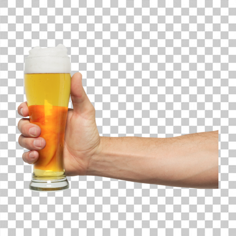 Copo de cerveja na mão png